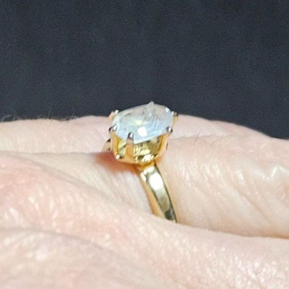 Gold tone gemstone ring Size 5.75 - Picture 4 of 11